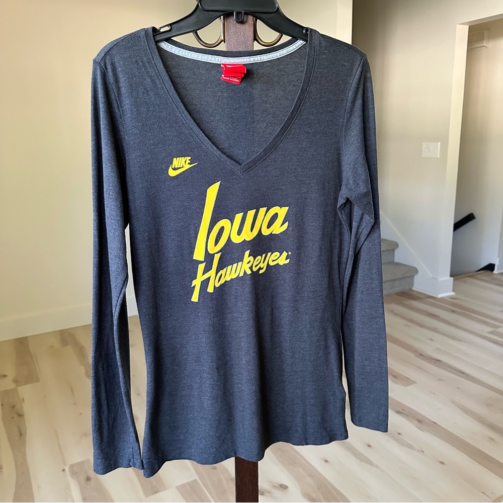 Nike Iowa Hawkeyes Men’s Basketball Womens Gray Long Sleeve T-shirt Large Sport